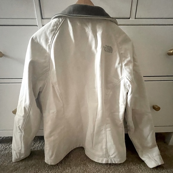 The North Face Hiking Jacket - Picture 5 of 5